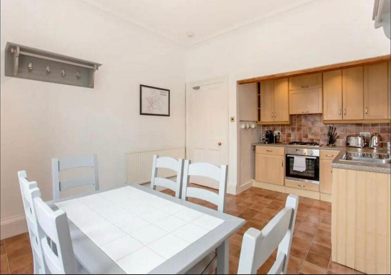 Modern, Bright & Spacious 3 Bedroom In The Heart Of The Centre - Double Beds - Sleeps Up To 6 Guests Appartement Édimbourg